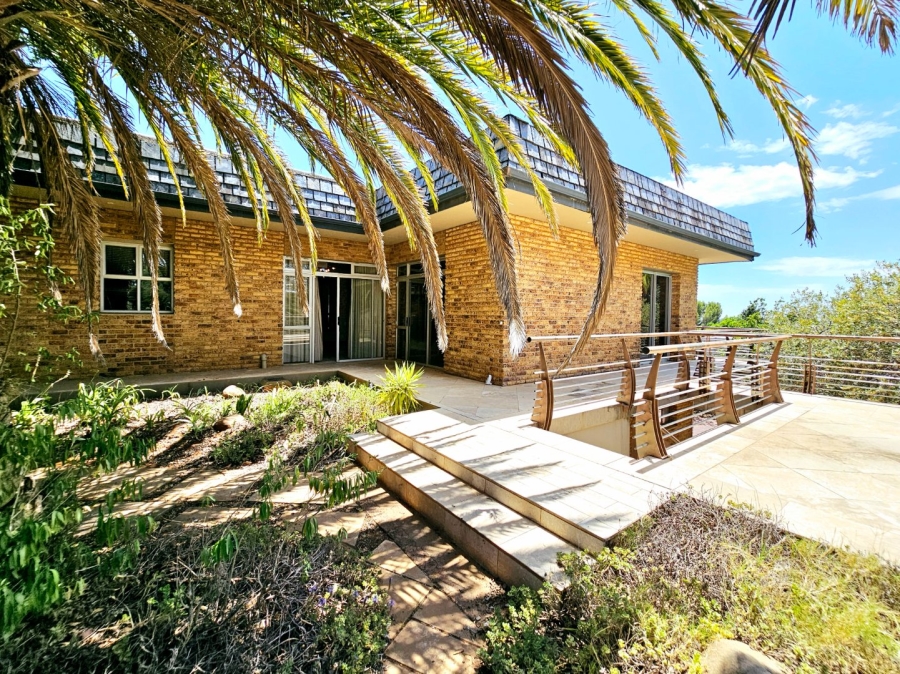 8 Bedroom Property for Sale in Waverley Free State